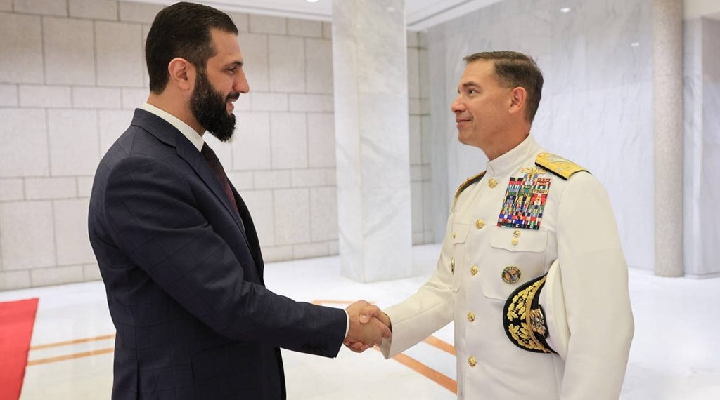 القوات الأمريكية تستعد للتمركز بقاعدة جوية في دمشق