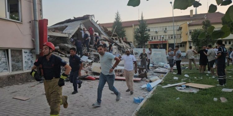 زلزال يهز باليكسير ويُشعر به سكان إزمير وبورصة