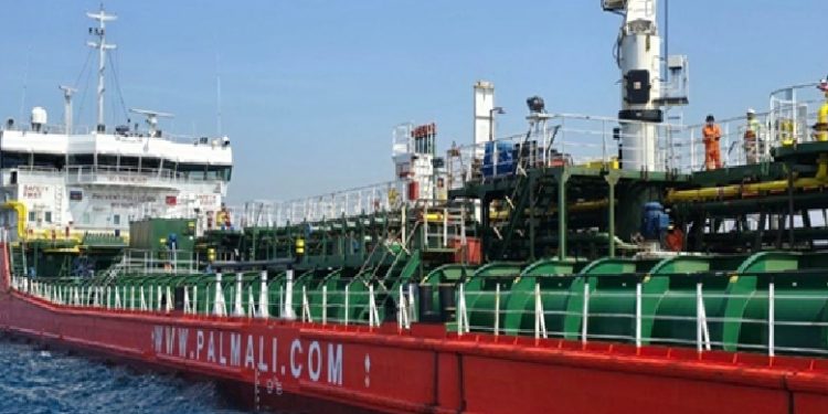 حاملة سعودية على متنها مليون برميل نفط تصل سوريا