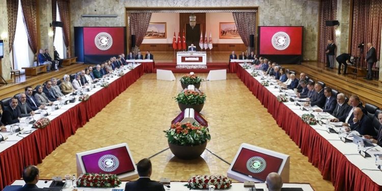 البرلمان التركي يوفد لجنة للقاء زعيم العمال الكردستاني أوجلان