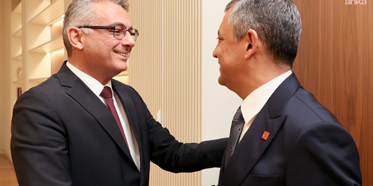 زعيم المعرضة التركية يزور رئيس جمهورية شمال قبرص التركية 