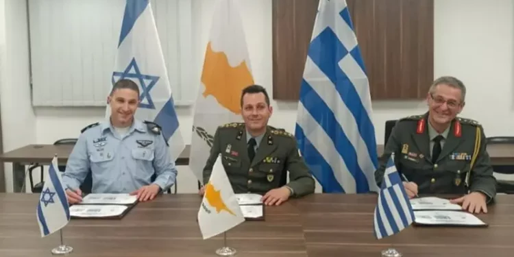 حلف ثلاثي لمواجهة تركيا.. اتفاقية دفاعية طارئة بين أثينا ونيقوسيا وتل أبيب