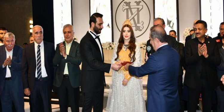 زفاف “عابر للحدود”.. مصاهرة بين قبيلة “ايزولي” وعائلة “بارزاني” في كردستان