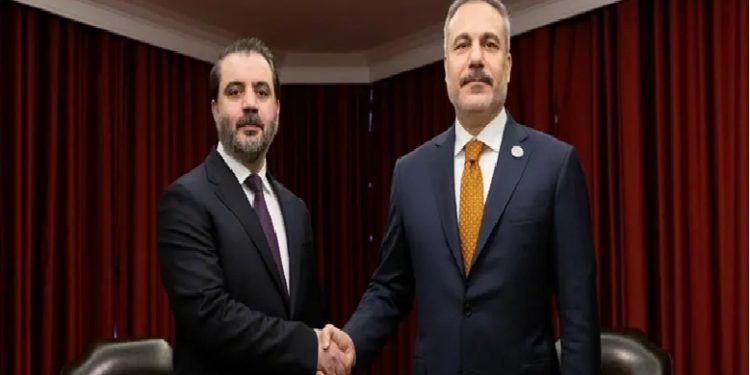 وزير خارجية تركيا يلتقي نظيره السوري ورئيس وزراء لبنان