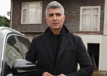 هل يمتلك المثل التركي أوزجان دنيز 20 منزلا؟