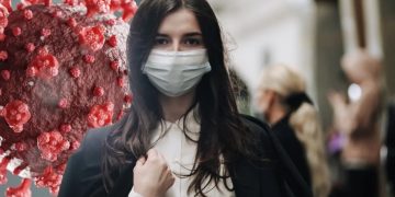 إسبانيا تعود لارتداء الكمامات والعمل من المنزل