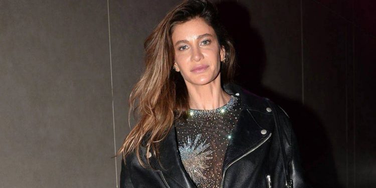 بعد ثبوت إيجابية تحاليلها.. النجمة “بيراك توزوناتاش” في مواجهة العدالة بملف مخدرات المشاهير