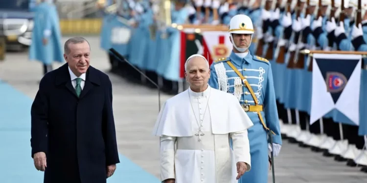 برلماني تركي: البابا جاء يتوسل أردوغان!