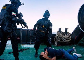 القوات الأمريكية تشن غارة على سفينة متجهة إلى إيران