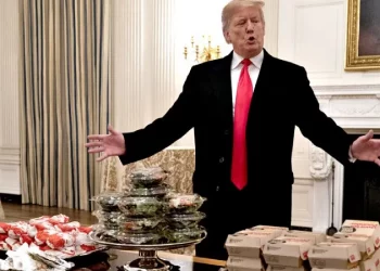 وزير الصحة الأمريكي يكشف أسرار النظام الغذائي الصادم لترامب