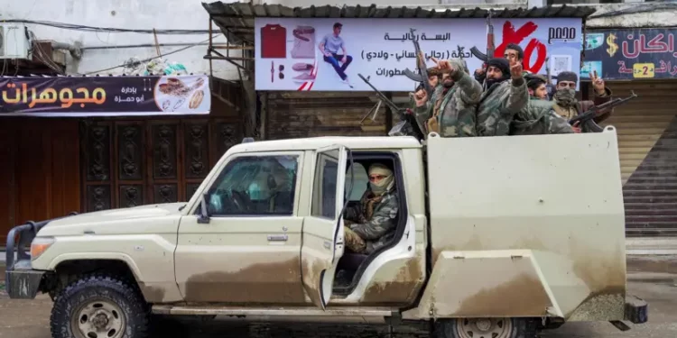 الجيش السوري يبسط سيطرته على أكبر حقول النفط شرقًا ويتقدم في ريف حلب