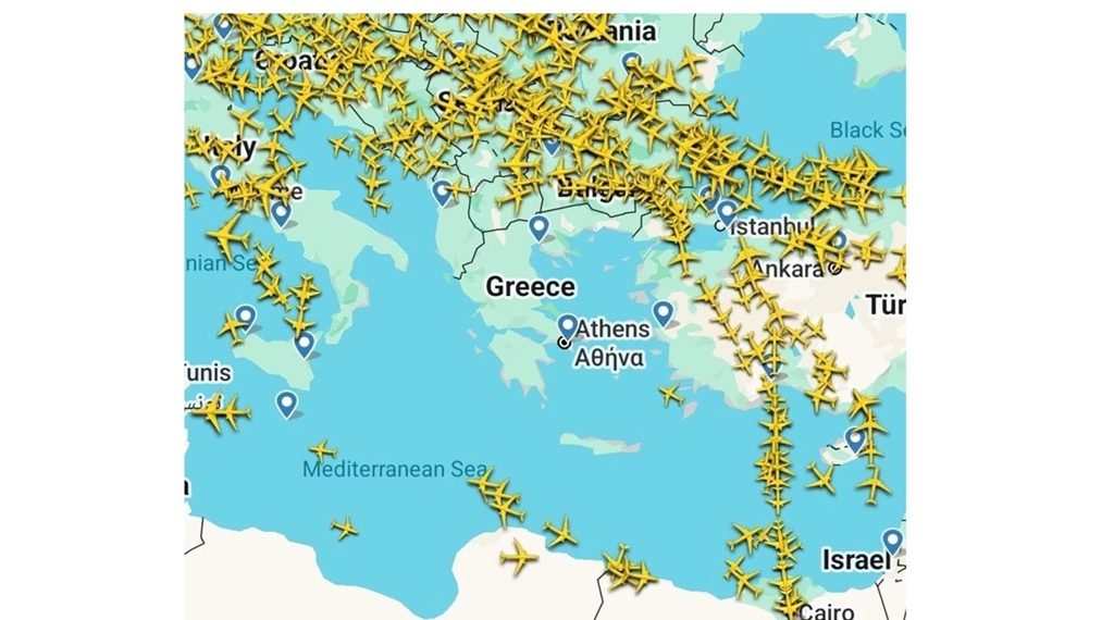 اليونان تغلق مجالها الجوي وتوجه الرحلات لمطار إسطنبول