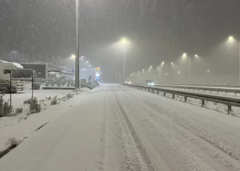 إسطنبول تستقبل عام 2026 برداء أبيض