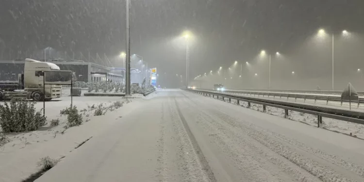 إسطنبول تستقبل عام 2026 برداء أبيض