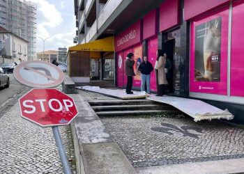 ارتفاع حصيلة ضحايا العاصفة في البرتغال وانقطاع التيار الكهربائي عن 450 ألف شخص