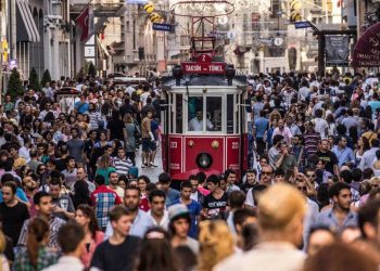 عصر السرعة.. لماذا نمشي اليوم أسرع بـ 15% من أجدادنا؟