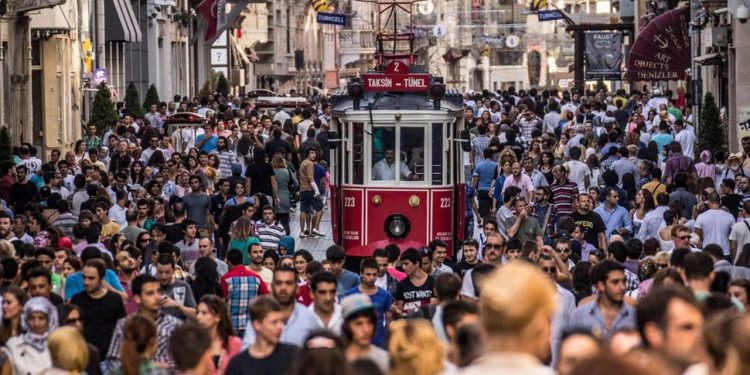 عصر السرعة.. لماذا نمشي اليوم أسرع بـ 15% من أجدادنا؟