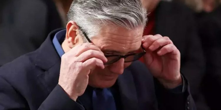 فضيحة جيفري إبستين تطيح بأعمدة حكومة ستارمر