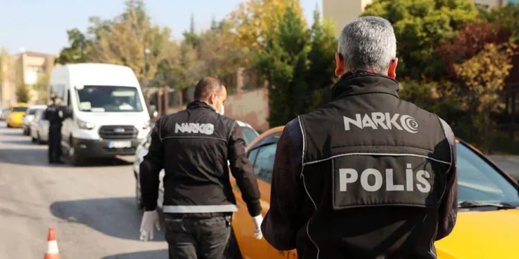 ضربة أمنية لشبكات ترويج “المخدرات” عبر الإنترنت في تركيا
