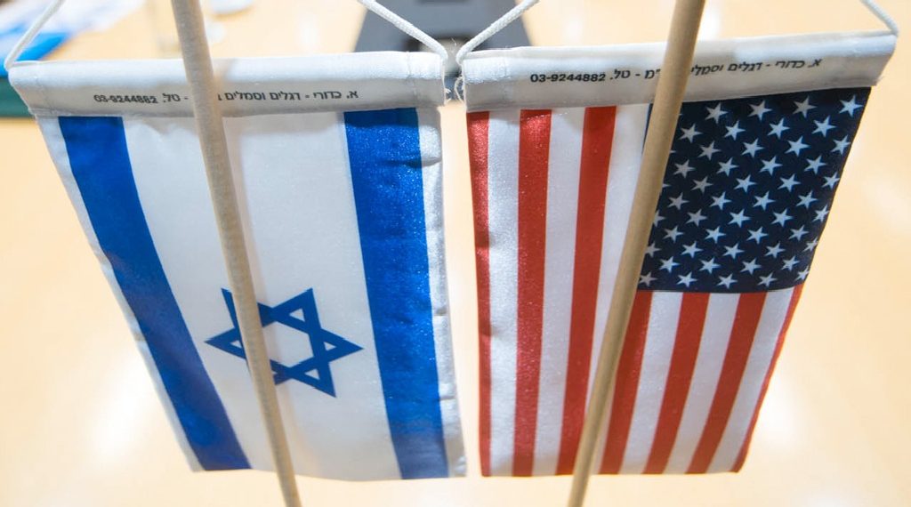 الولايات المتحدة ترحِّل فلسطينيين قسرًا عبر طائرة خاصة