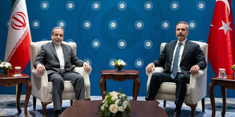 إيران تتراجع عن عقد المفاوضات مع الجانب الأمريكي في تركيا