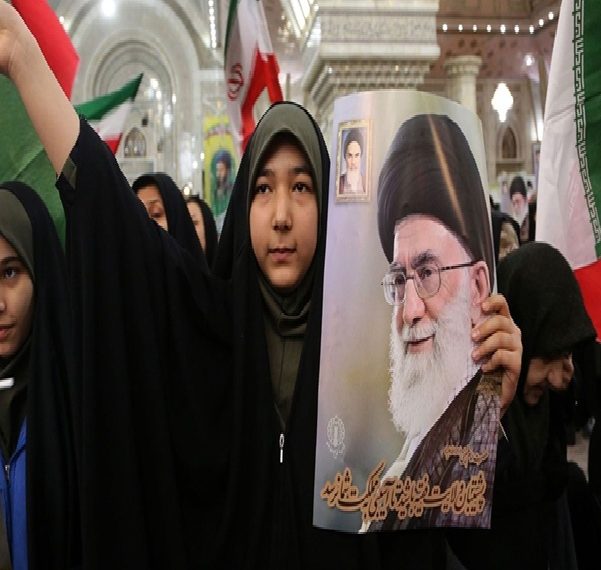 خامنئي: إن بدأت الولايات المتحدة الحرب فستكون حربا إقليمية