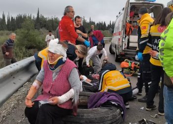 قتلى وجرحى بانقلاب حافلة ركاب في أنطاليا التركية