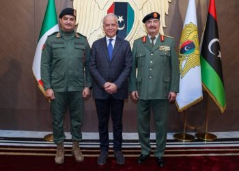 وزير الداخلية الإيطالي يلتقي حفتر في ليبيا