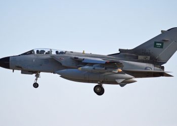 إيران تعلن استهداف مقاتلة “إف-15” في أجوائها