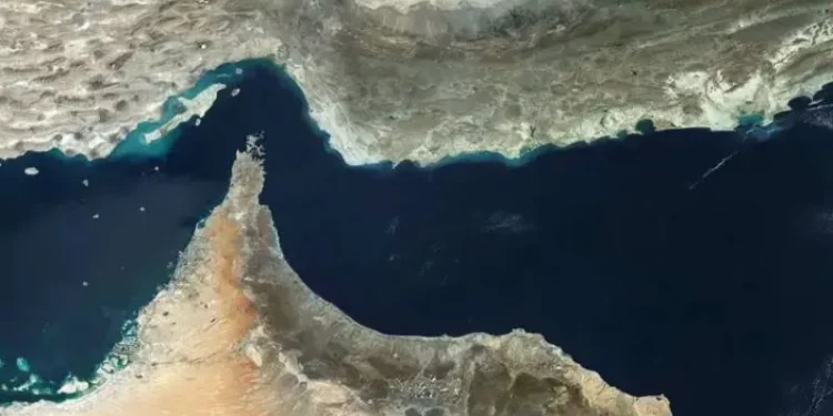 إيران تطالب السفن بدفع مليوني دولار لعبور مضيق هرمز بأمان