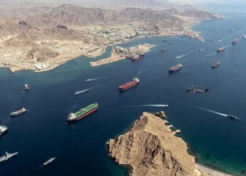 إيران تفرض رسوم عبور مليوني دولار على عبور مضيق هرمز