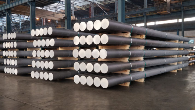 هجمات إيران تدفع أسعار الألمنيوم نحو ذروة تاريخية