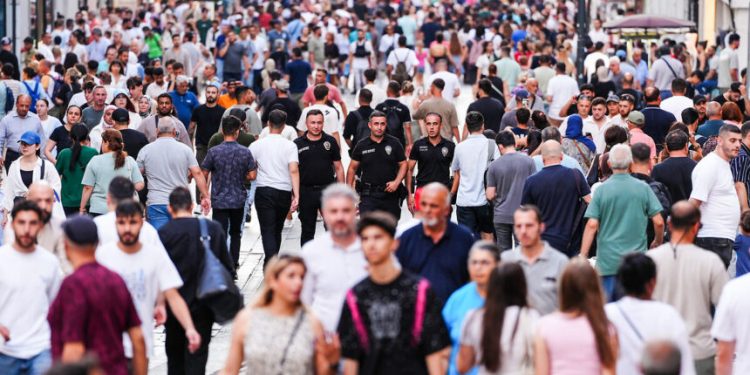 37% من الأتراك لا يثقون بأي حزب سياسي