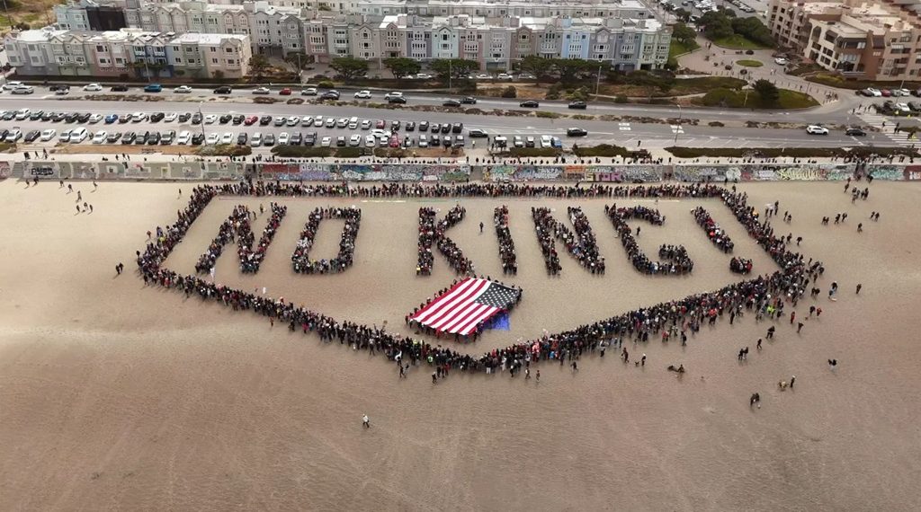 “لا للملوك”.. الملايين يتظاهرون ضد ترامب في أمريكا وأوروبا