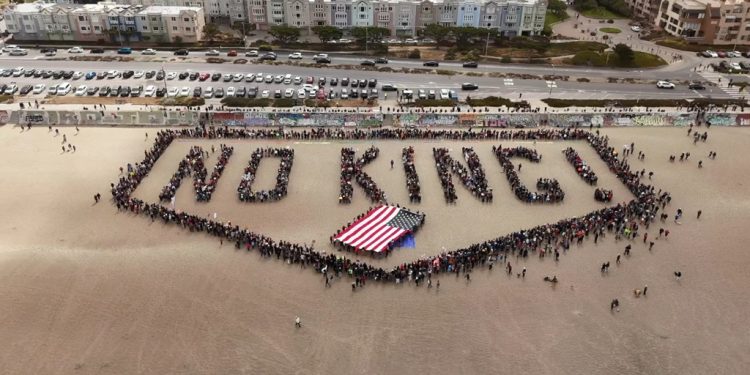 “لا للملوك”.. الملايين يتظاهرون ضد ترامب في أمريكا وأوروبا