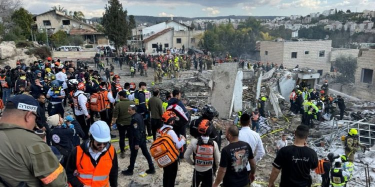 قتلى وجرحى باستهداف إيراني لغرب القدس المحتلة