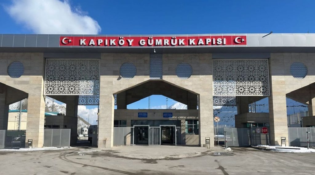 تركيا تعلق عملية عبور الأفراد من المعابر الحدودية الإيرانية