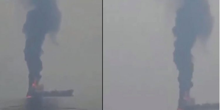 استهداف ناقلة نفط قرب مضيق هرمز