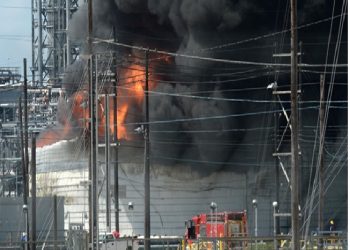 انفجار مصفاة نفط في تكساس الأمريكية ودعوات بالتزام المنازل
