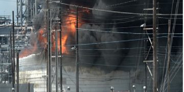 انفجار مصفاة نفط في تكساس الأمريكية ودعوات بالتزام المنازل