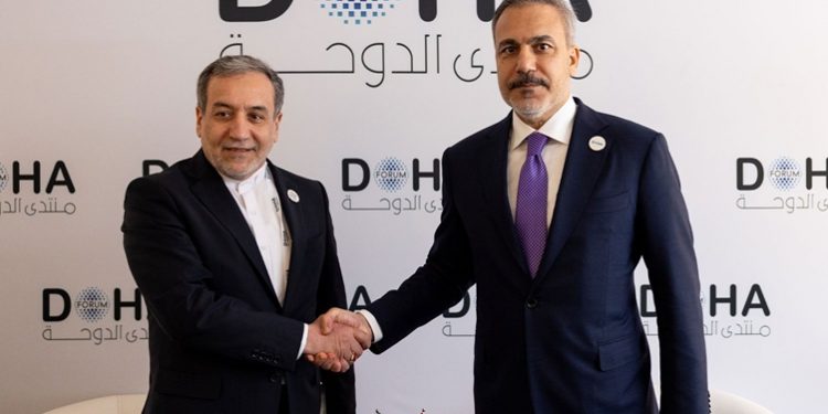 وزير خارجية تركيا يجري اتصالا بنظيره الإيراني على خلفية “الهجوم الصاروخي”