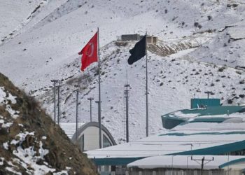 الجيش الإيراني ينفي إطلاق صاروخ باتجاه تركيا