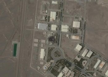 هل تُنقل مخزونات اليورانيوم الإيراني إلى بلد ثالث؟