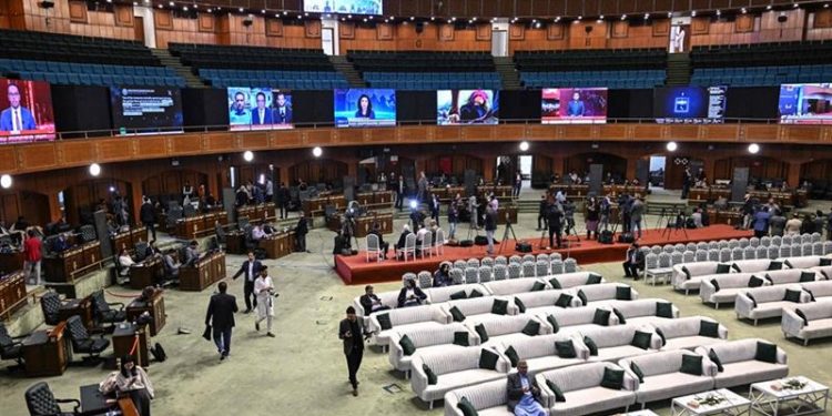 وفد إيراني يلتقي رئيس الوزراء الباكستاني قبل المفاوضات مع الأمريكان