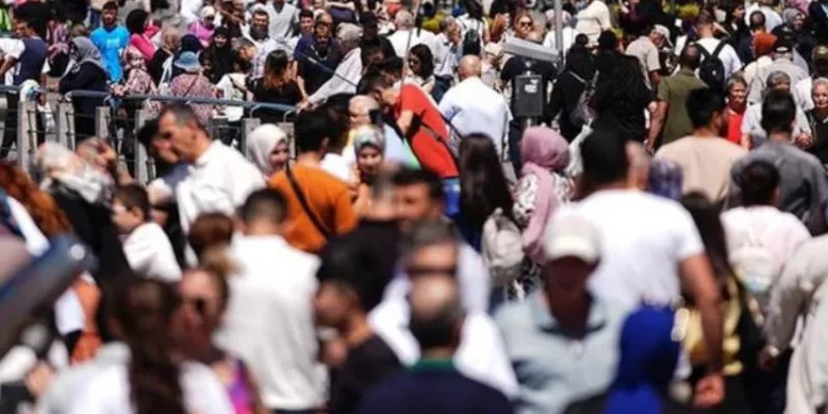 اتساع فجوة الثقة بين الشباب التركي والساسة