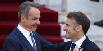 ماكرون يجدد التزام فرنسا بدعم اليونان في مواجهة تركيا