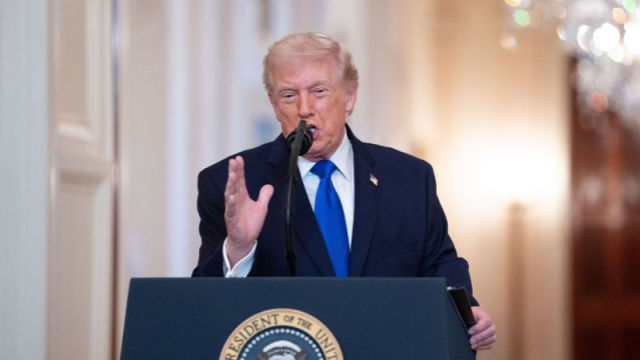 ترامب يتوعد إيران بـ “صراع لم يشهده التاريخ” إذا خُرقت الهدنة