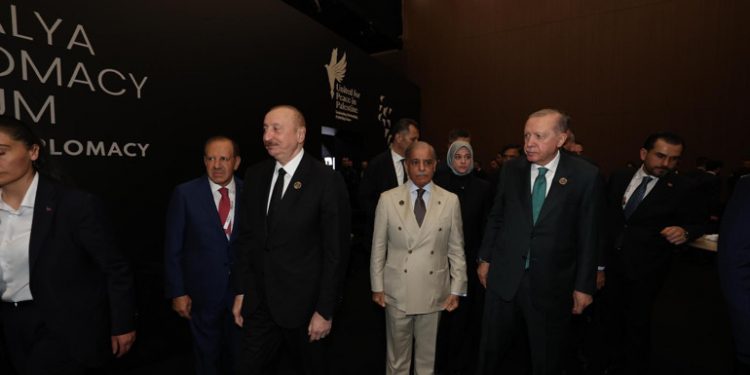 أردوغان يلتقي الشرع وعليف في منتدى أنطاليا الدبلوماسي 2026