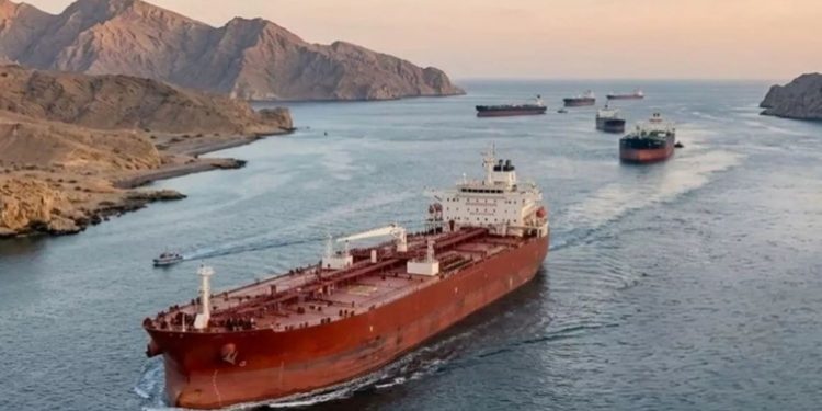 تركيا تعلن عبور سفينتين من مضيق هرمز