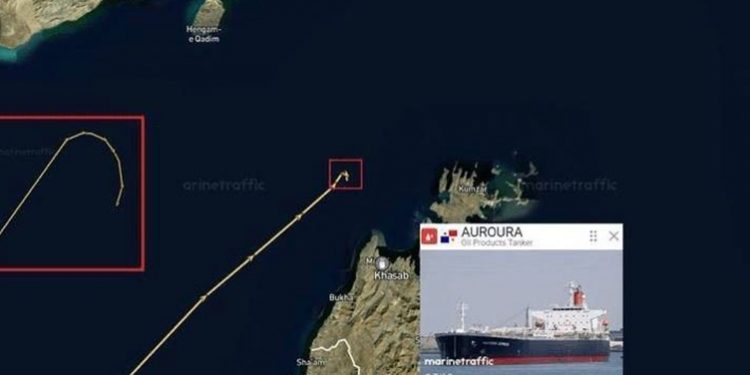 إيران تعلن عن مسارات بديلة للسفن بحجة “الألغام البحرية” في مضيق هرمز